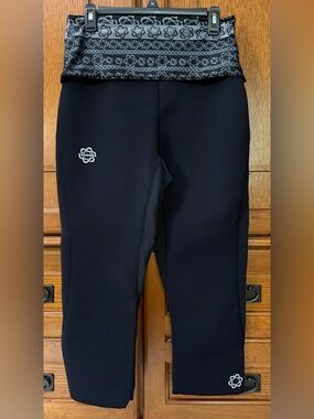 Zaggora Neoprene Hot Pants Capri Leggings Fold-Over Waist Sauna Sweat Workout